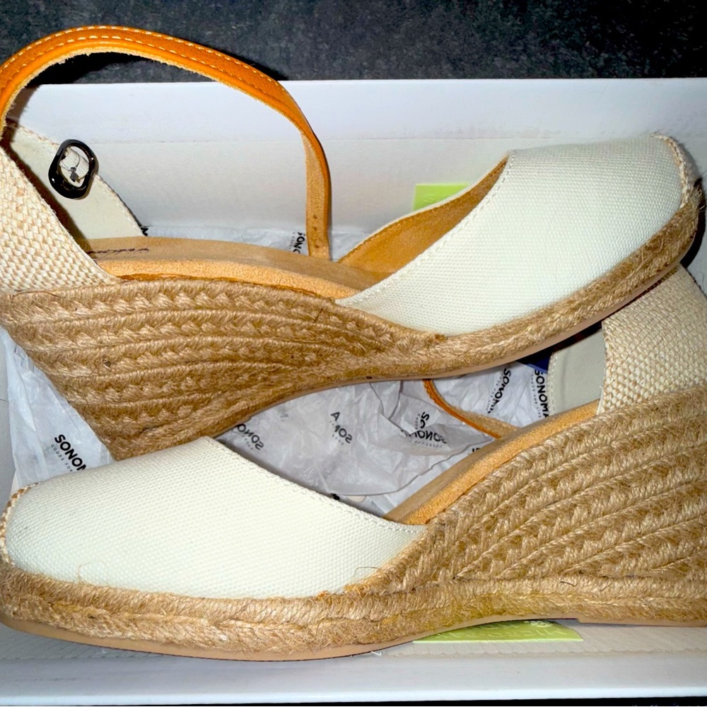NWT Chic Cream and Tan Espadrille Wedges